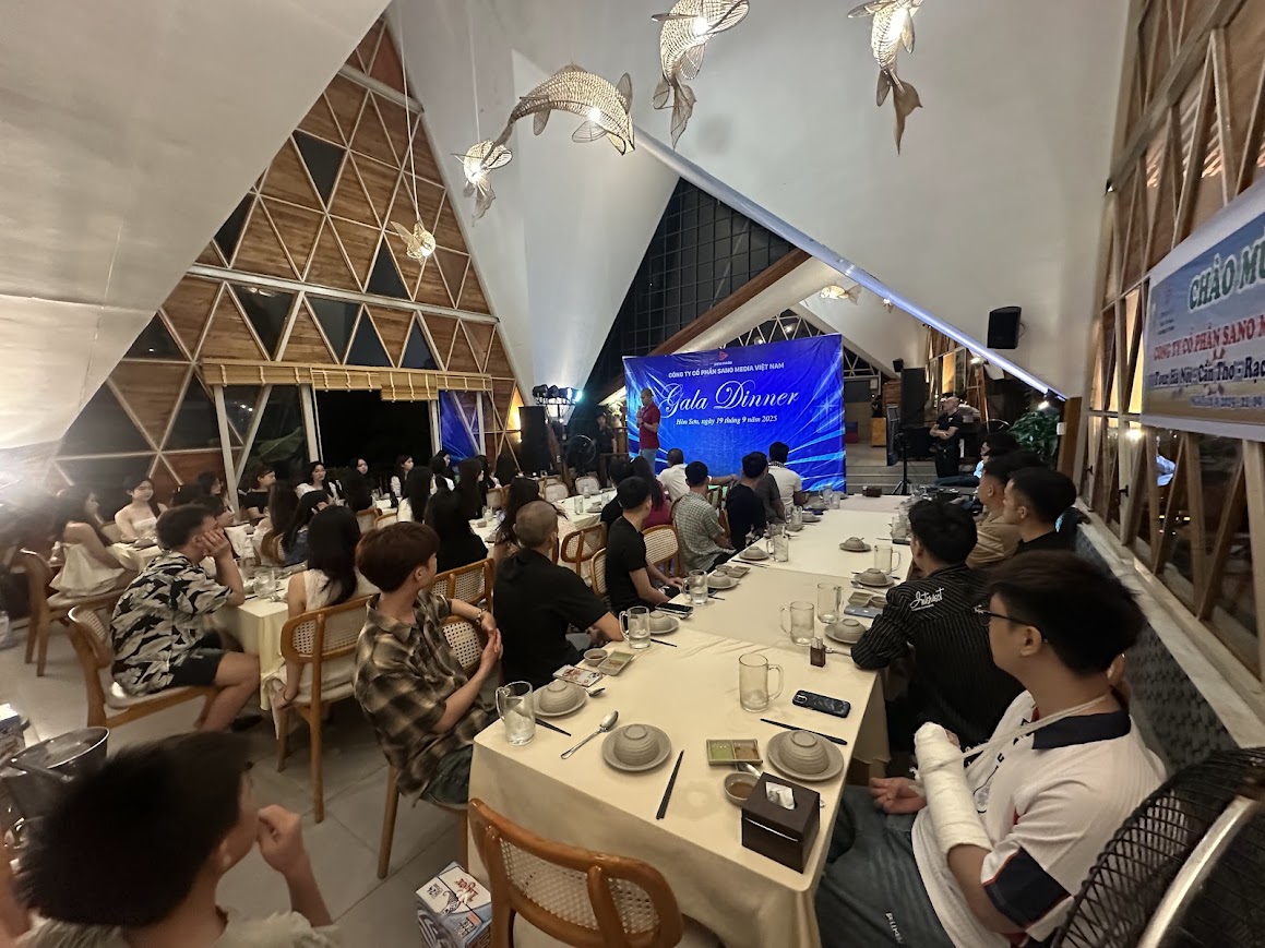 Sano Media tiệc Gala Dinner Fly Up