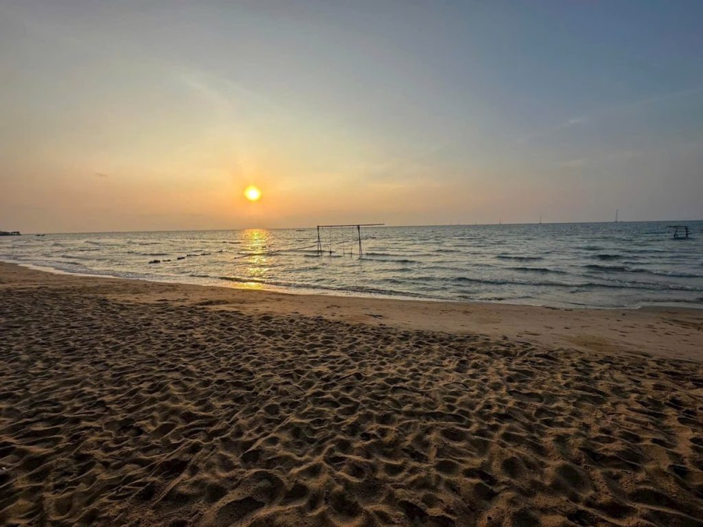 Bình minh nhìn từ Bãi Bàng Hòn Sơn